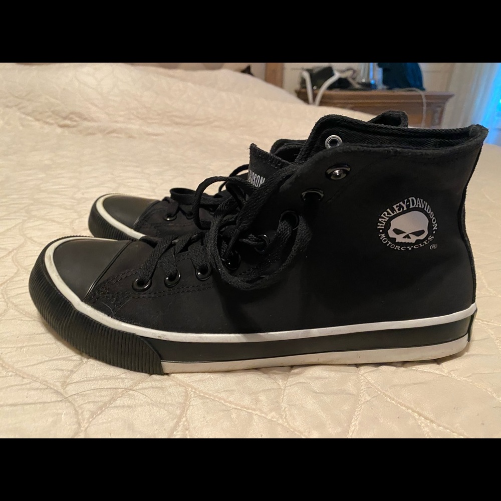 HD Black Sneakers